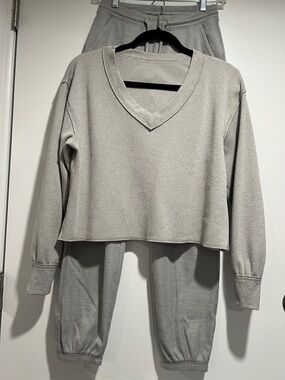 Hollister Two-Piece waffle Knit Lounge Set in Light Gray, size XS